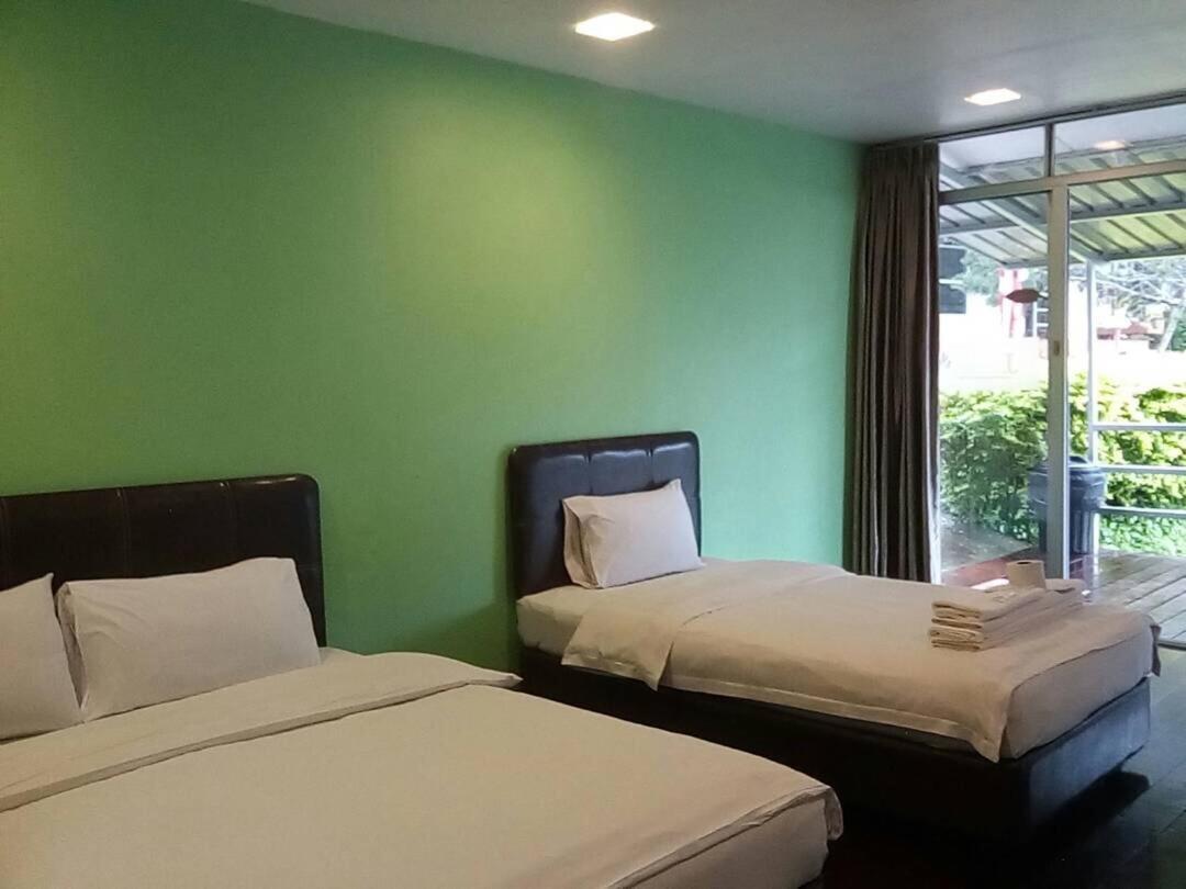J Residence Kampong Kundassan エクステリア 写真