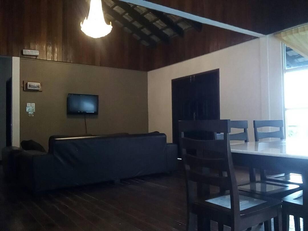 J Residence Kampong Kundassan エクステリア 写真