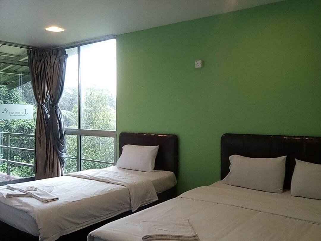 J Residence Kampong Kundassan エクステリア 写真