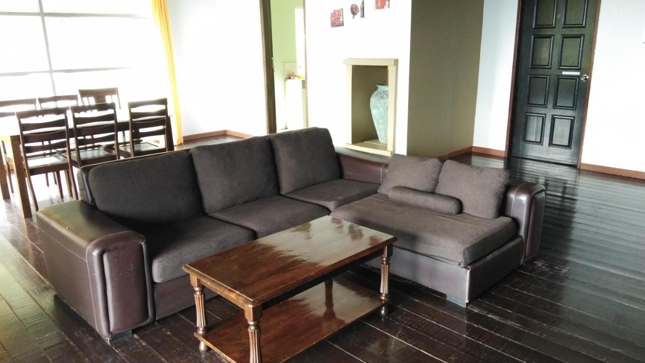 J Residence Kampong Kundassan エクステリア 写真